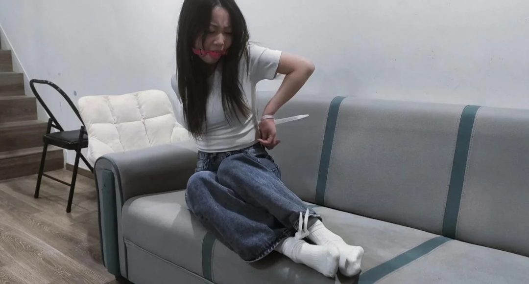 （赌约2) 白袜篇 白嫩嫩的小脚非常可爱-2