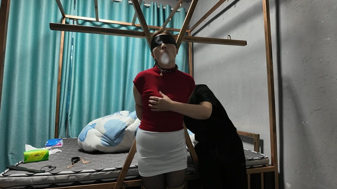 红衣白裙内的控制-6