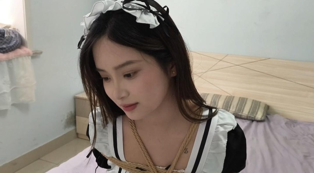 小芮女仆装和肉色裤袜 连挣扎都娇滴滴-7