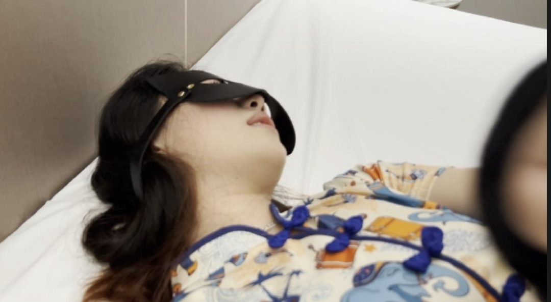 新到的模特 很不错，会互动。就是那种少女怀春不敢浪，眼罩一带变花魁。SM初级野望，未开户的女孩精神的迷失-5