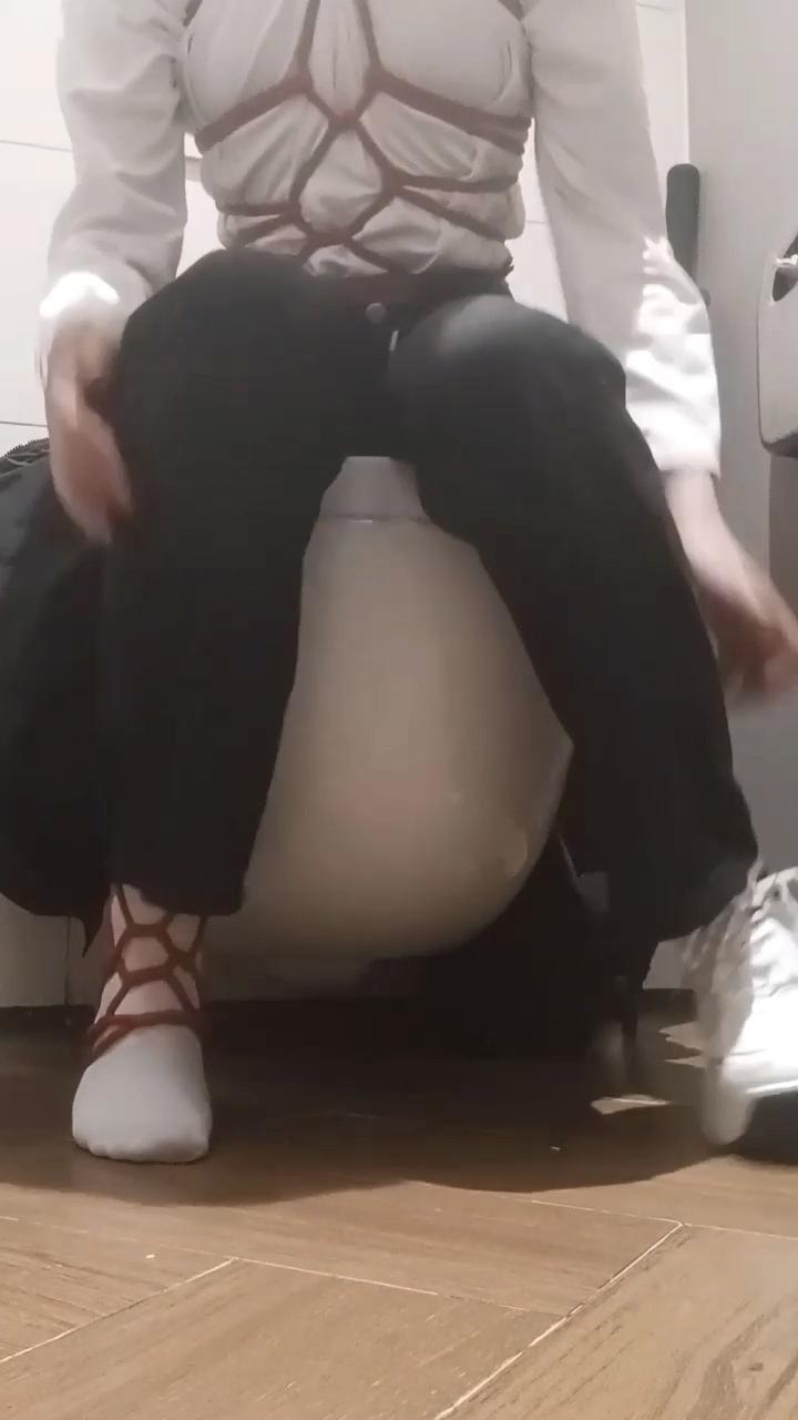 在商场厕所玩自缚-3