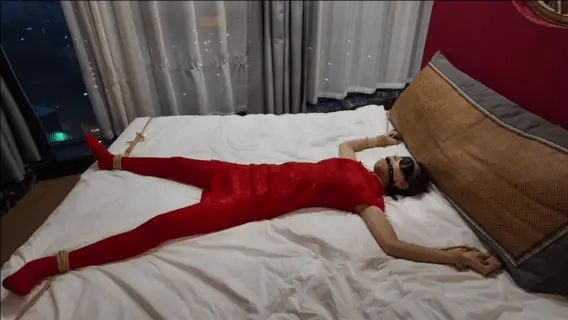 小姐姐诺米，红旗袍红丝袜捆绑-3