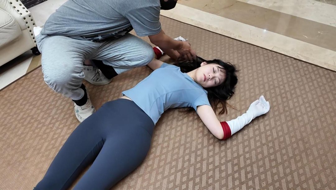 女士下班回家遭偷袭-19