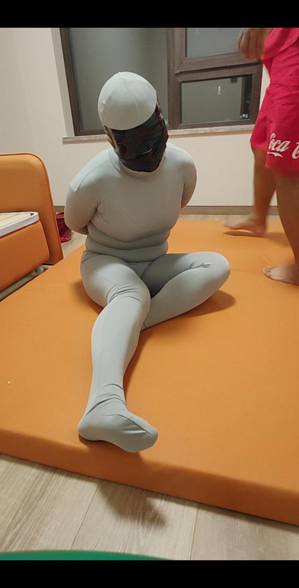 胶带窒x，灰色全包衣加口球，生气崩溃挣扎-4