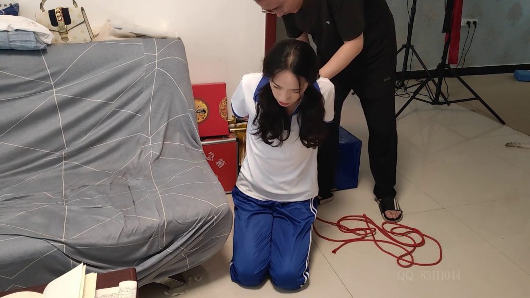 雅熙 写作业的小学生被老师惩罚-3