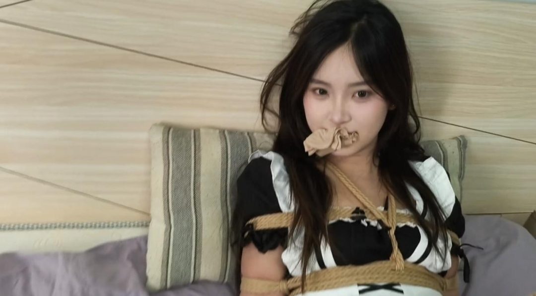 小芮女仆装和肉色裤袜 连挣扎都娇滴滴-6