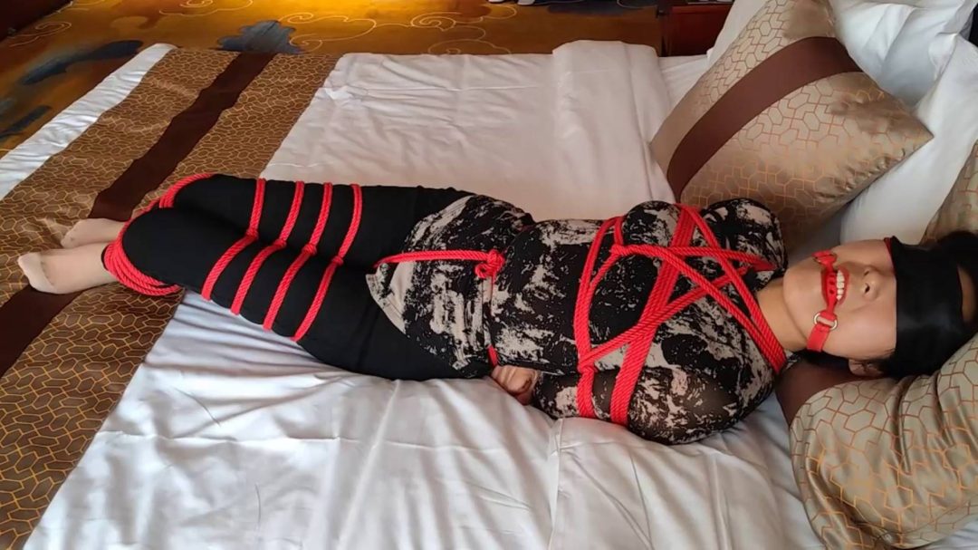 素素牛仔裤红绳 超级敏感的少妇挠痒-2