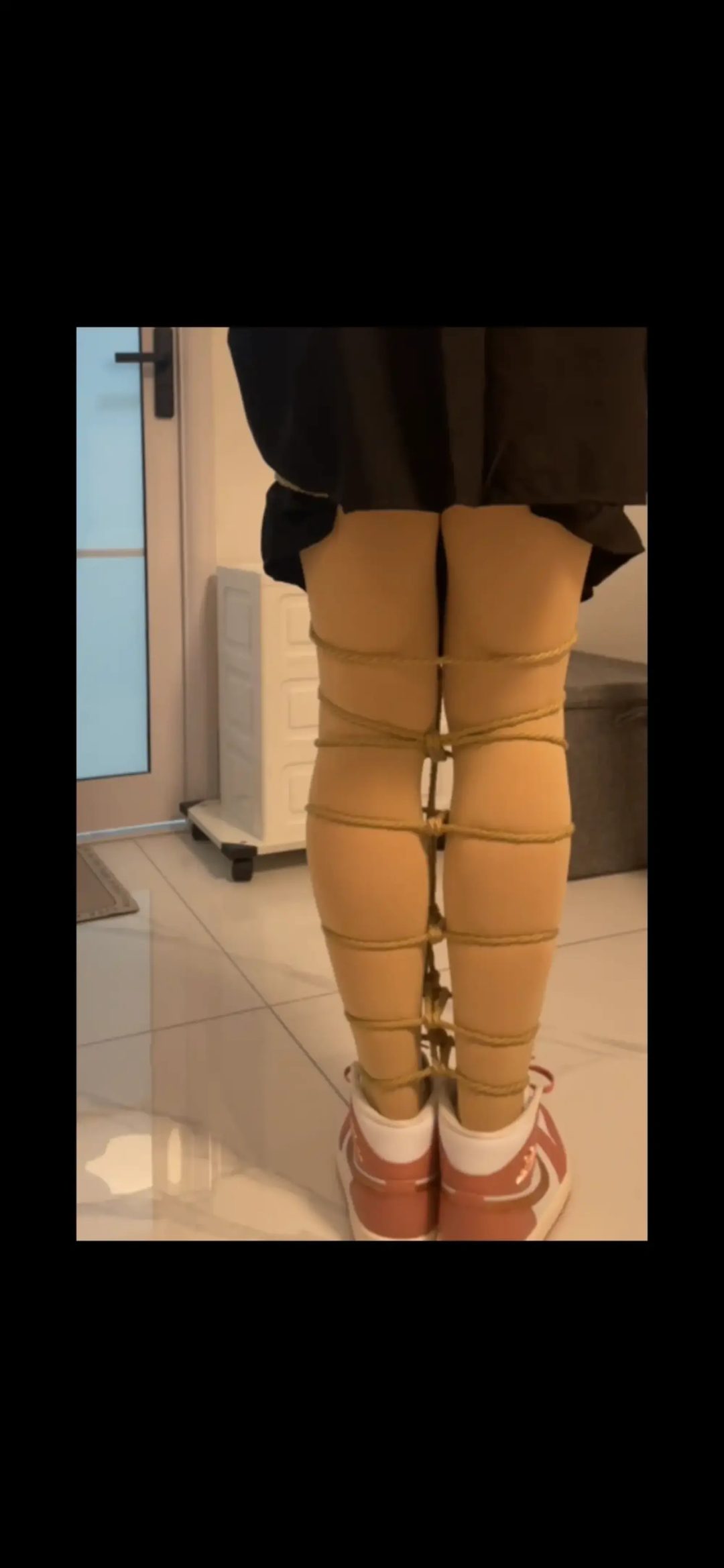 麻绳捆绑挣扎-4