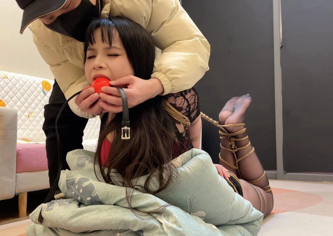 同好说为什么不全程带5.5口球紧缚拍摄 我想说能带上5.5口球已是极限 长时间带着下巴会脱臼 嘿嘿-3