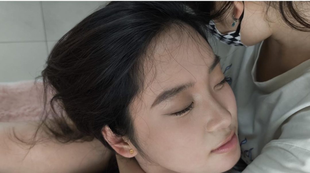 （昏迷的小芮）小芮应聘模特 反被 黑公司 M晕 卖掉 气质超好！肤白貌美大长腿~-6