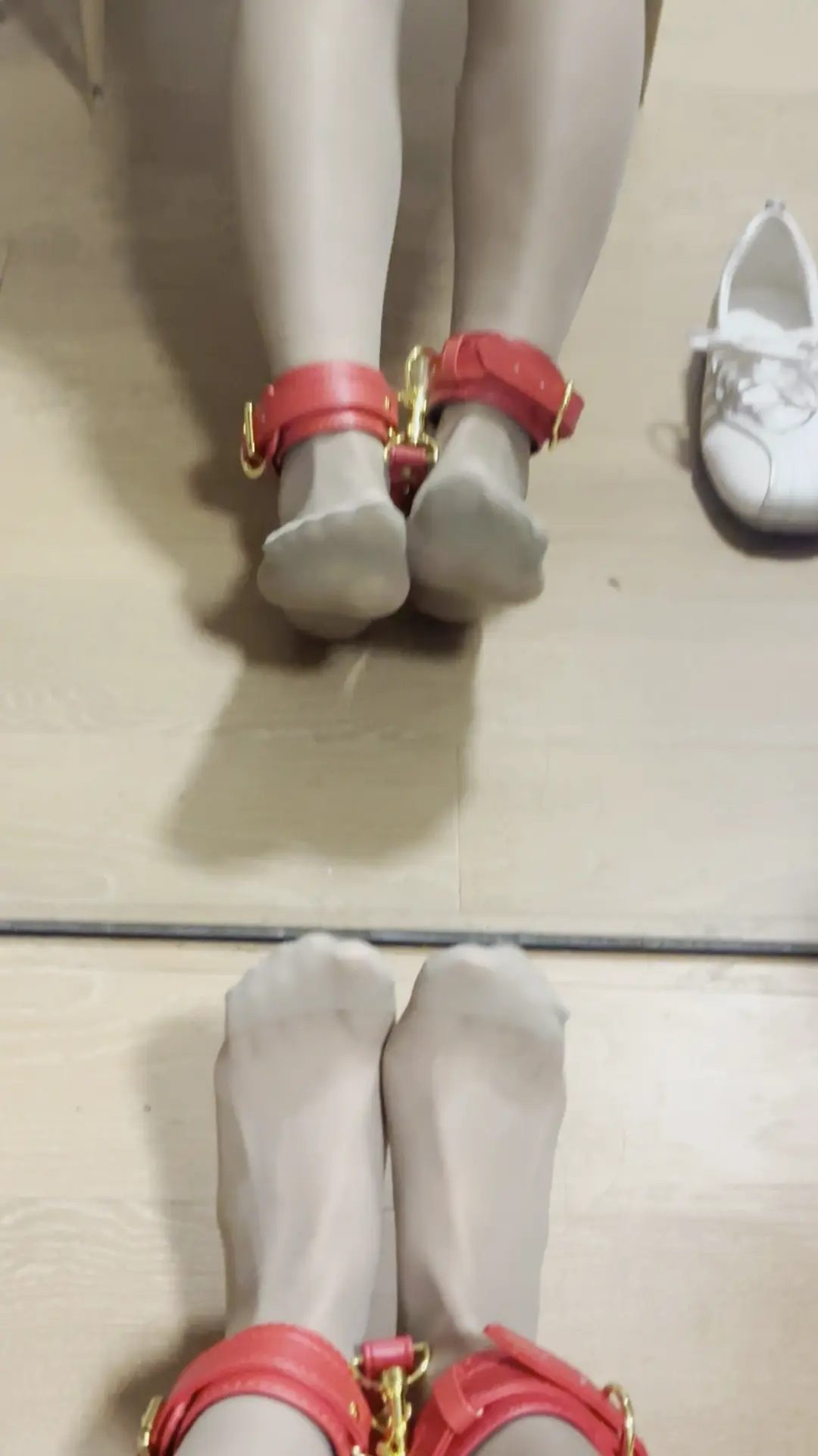曹丹爽的定拍-肉丝小白鞋与脚铐-4