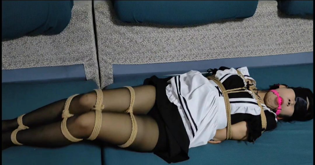 【梦川原创】性感女仆的求救-1