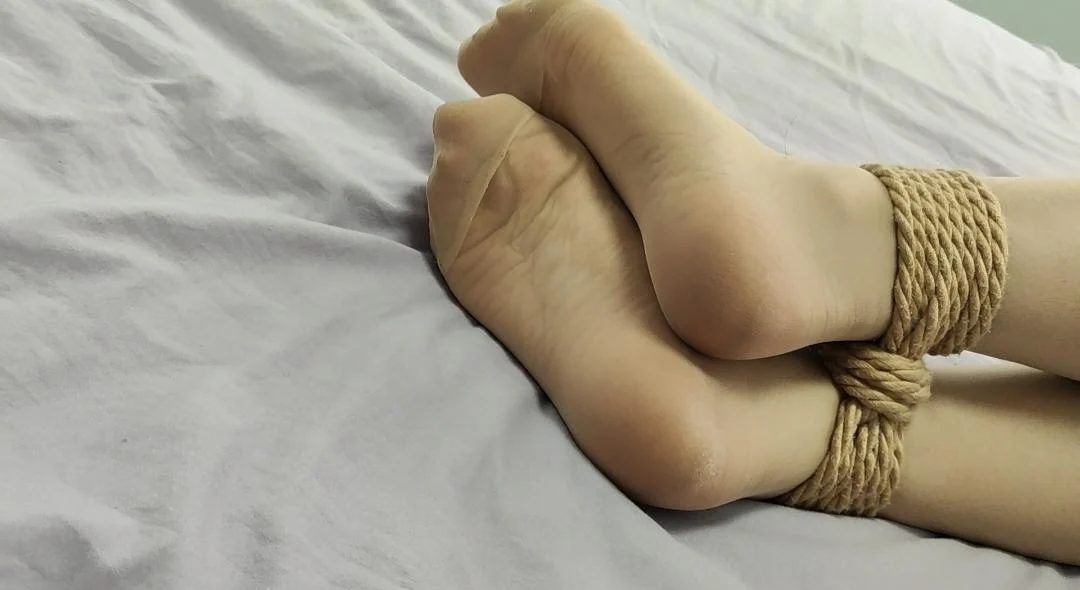 (沐思)入室捆绑 玩弄丝玉足 放置挣扎，挣扎的很到位-3