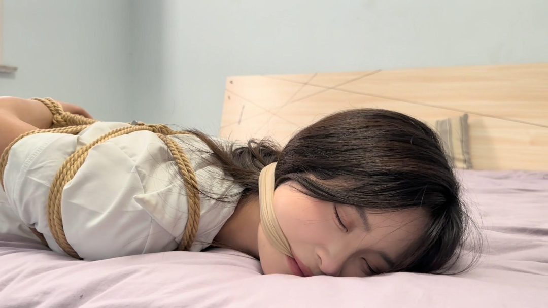 兼职陷阱 日式反绑 学生 水手服 驷马 俯卧 堵嘴 挠痒 棉袜 放置 TK 挣扎 口球 捆绑 驷马-4