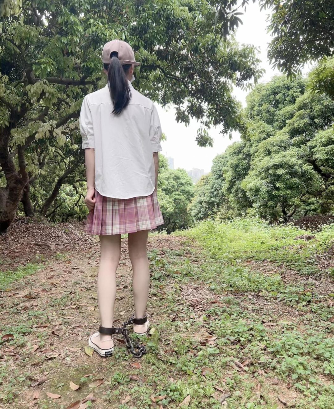 学妹户外镣铐行走，各种脚镣-1