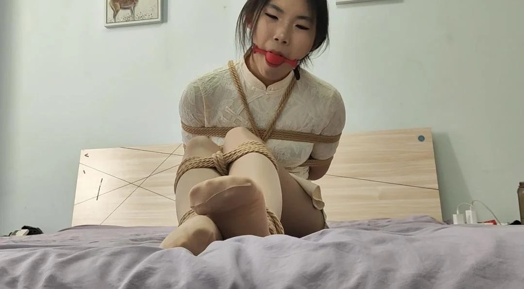 (沐思)入室捆绑 玩弄丝玉足 放置挣扎，挣扎的很到位-4