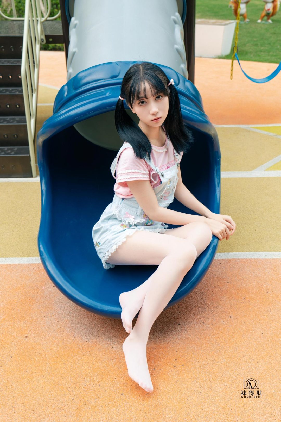游乐园里的安娜白丝合法萝莉-5