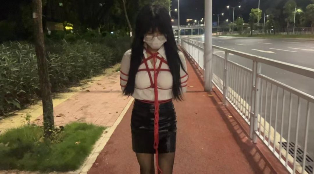 麦当劳捆绑和店员小姐姐互动，户外包臀裙黑丝高跟捆绑外出（下集）-7