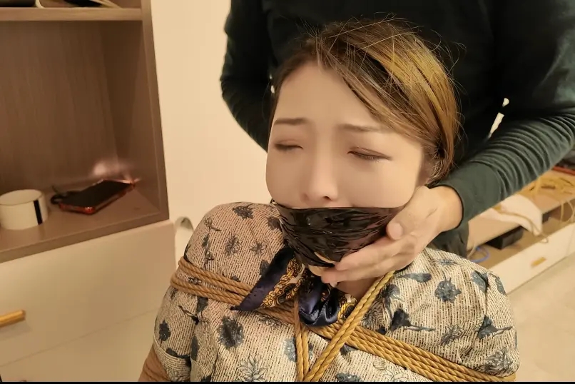 捆绑姐妹花-9