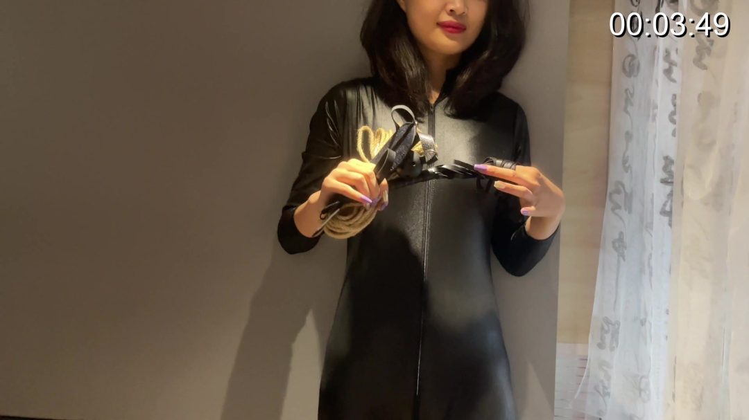 女飞贼入室-1