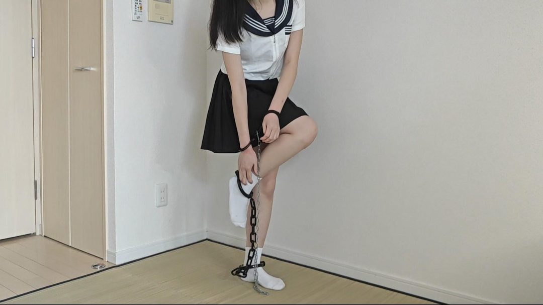 jk白袜kiki黑色手铐与黑铁脚镣挣扎-1