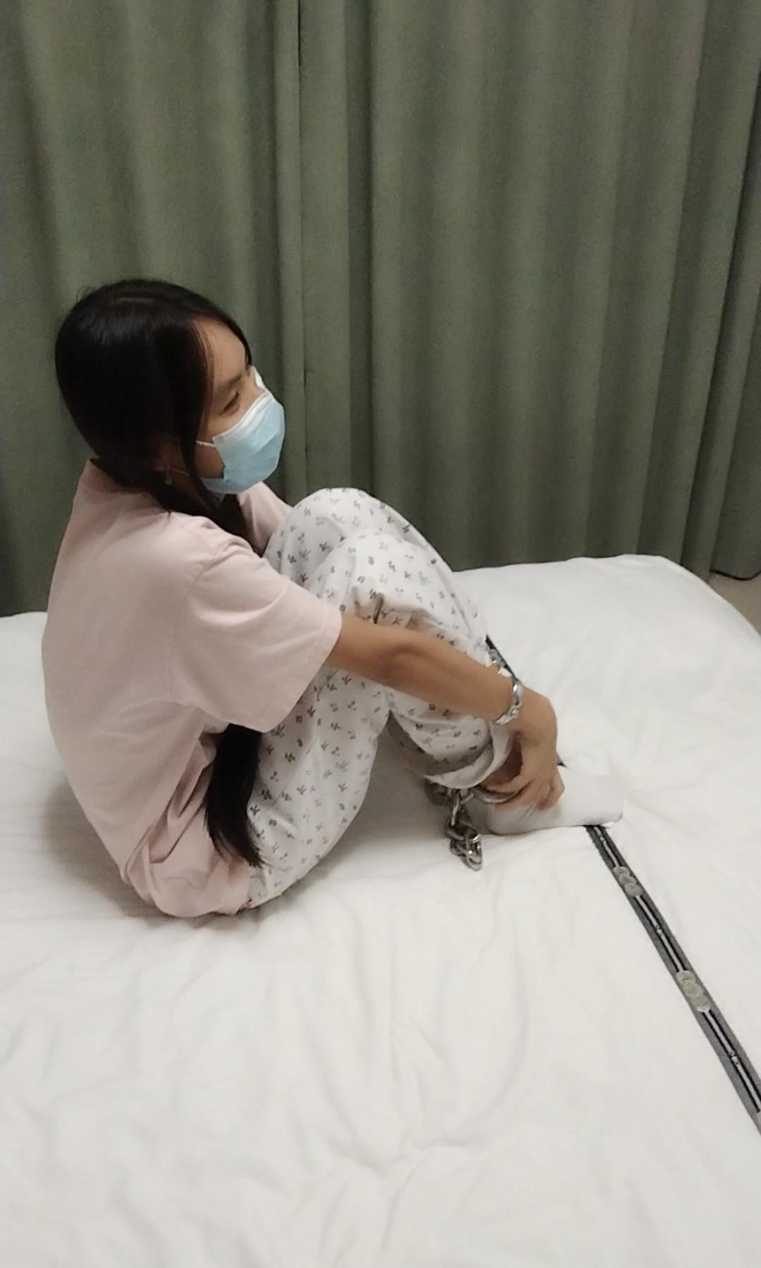 18岁小女孩的镣铐生活-2