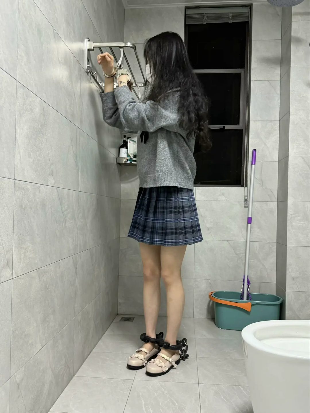 两个妹子的镣铐游戏（1）-2