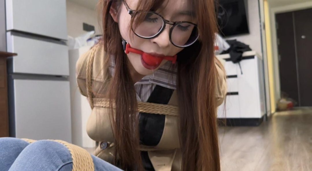 《女搜查官》反差女搜查官 挣扎 紧身牛仔裤里丝 太有味道~-7