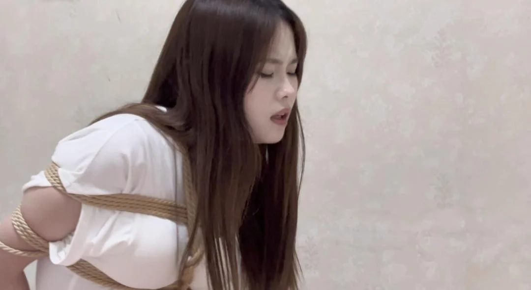 纯欲学妹 极品美腿 放置挣扎~-7