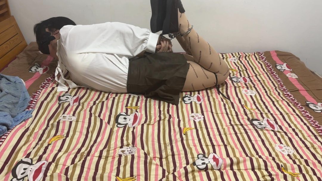 定拍 可爱的小南娘塞上刚塞 感官封闭自缚挣脱-6