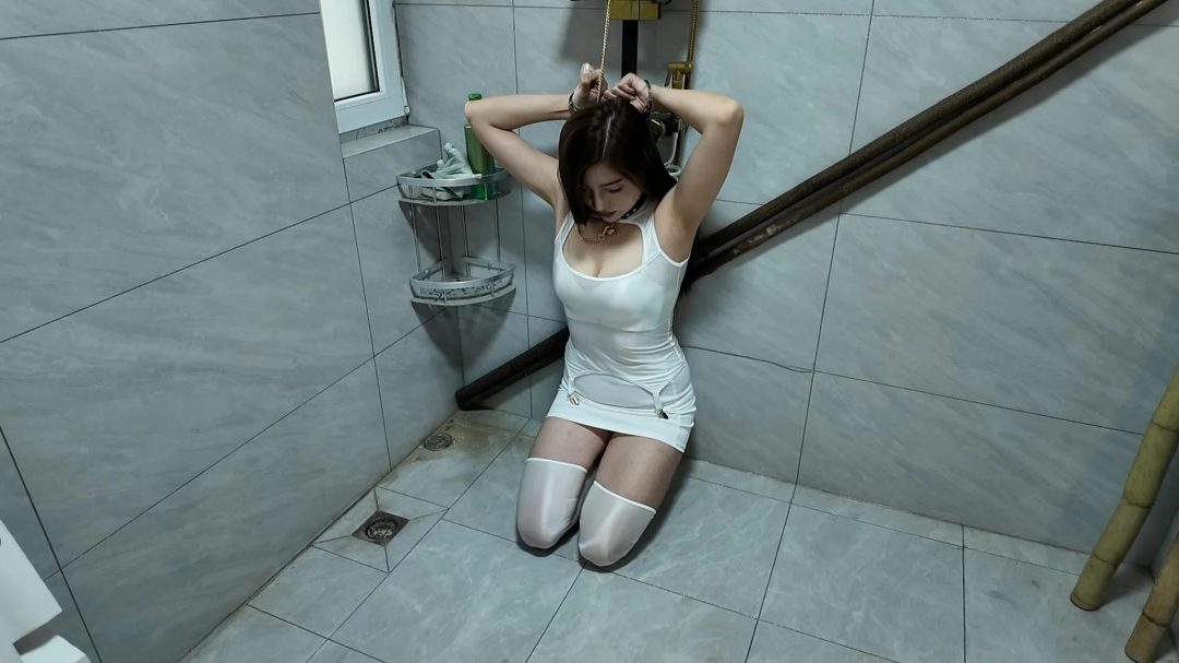 情趣白丝TJ 关笼子 罚跪 打屁股-2