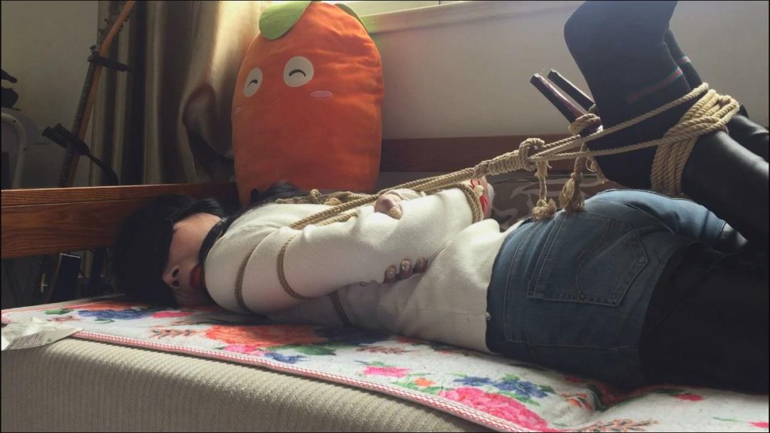 这个女孩第四次绑了 可以戴口球了 哈哈 进步了-5