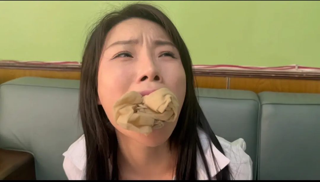 柳洋被入室捆绑 驷马 俯卧 堵嘴 口球 挣扎 直臂 口球 捆绑-3
