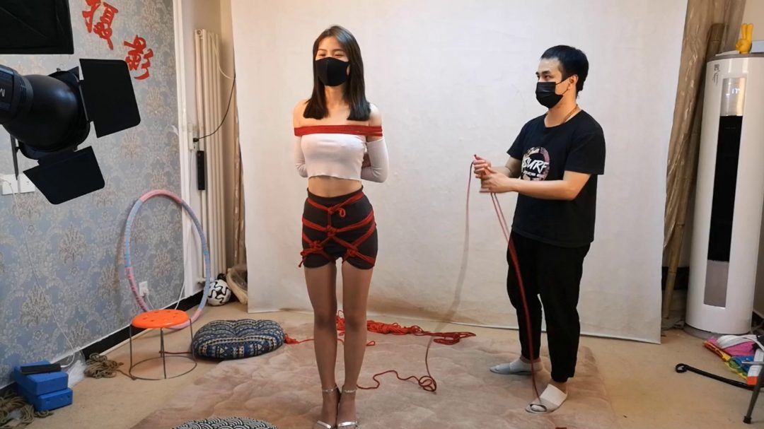 艾琳仰面悬吊-2