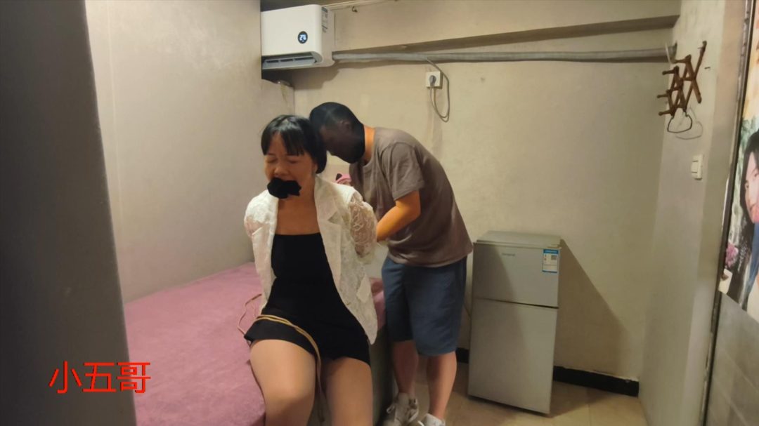 小五哥原创 按摩店里的剧情游戏上（黑丝原味塞嘴）-2