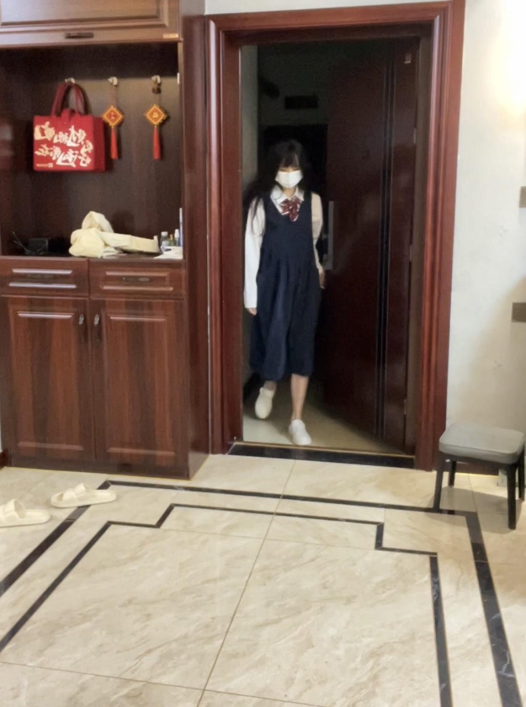 独居女大学生的镣铐日常-手铐脚镣居家 第一天-2