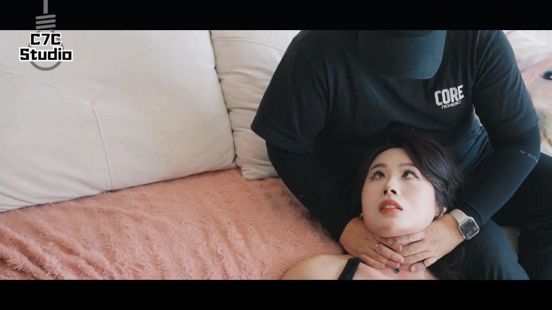 《背叛2》肉丝女员工装死与老员工合谋 黑丝女老板-7