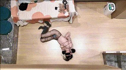 在绑匪的控制下如何教科书式的服从，浑身上下只穿内内+黑丝，把小美女虐哭后心满意足的放过了她-9