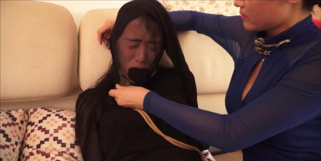 [反目姐妹 - 上] 女女、美腿、黑丝、捆绑、堵嘴、调戏-12