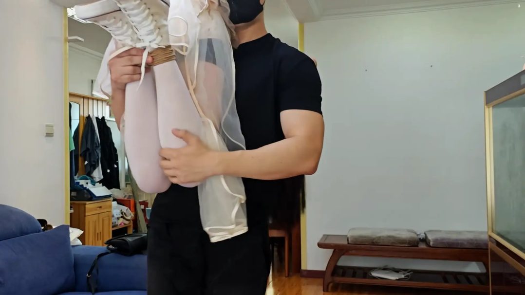 公主抱 抗肩 腿足抚摸-8
