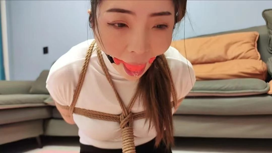后手观音捆绑、最后海老缚，带口球流口水放置-1