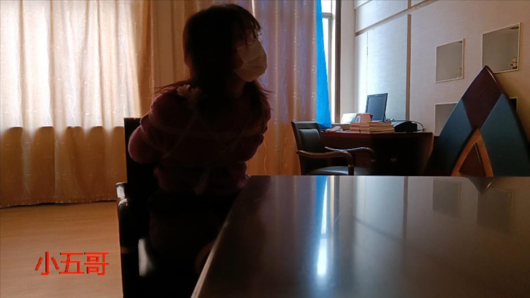 化妆师小妹合集第一部（挣脱堵嘴，再被堵嘴）-1