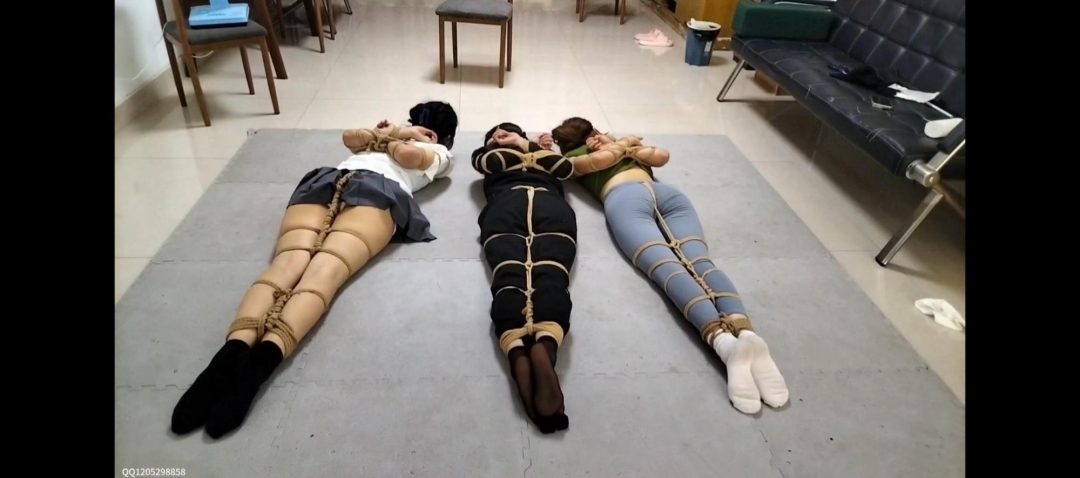 【精致定拍】三女白袜黑袜短丝驷马TK-7