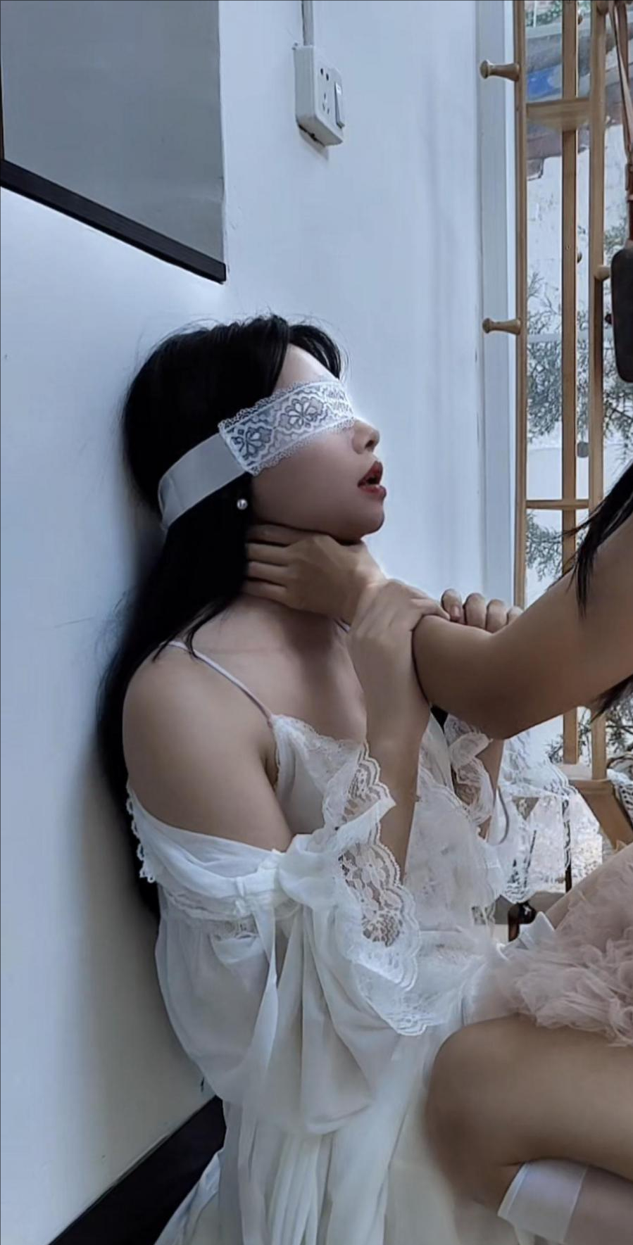 性感红唇喵酱:掐喉管+干呕+勒脖+抽屁股+仙女叫-5