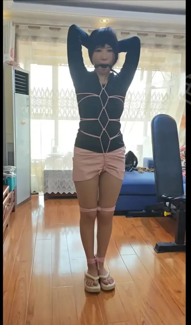 股绳龟甲双手脑后捆绑 口球惩罚-1