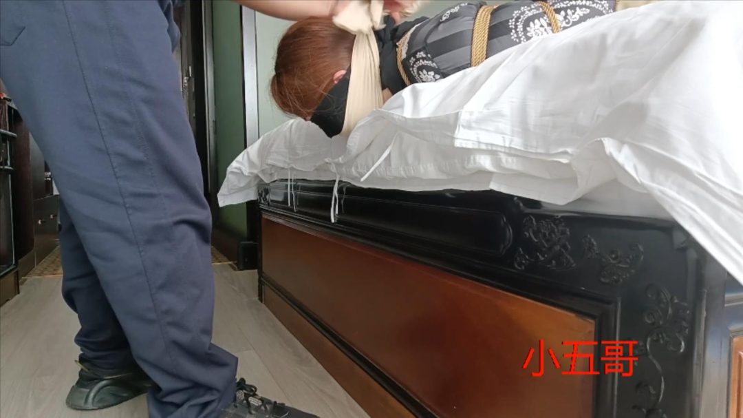 小姐姐被安排到酒店后的捆绑堵嘴-4