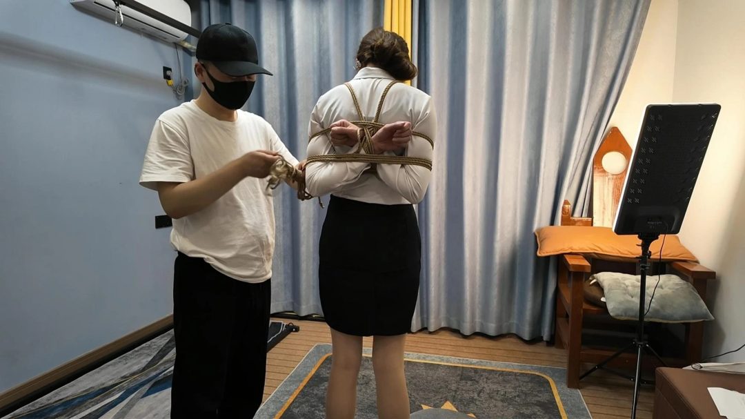 客户体验系列之三上集 日式紧缚 笼子 捆绑 高手紧缚，鞭打 各种鞭打 任何分腿缚-8