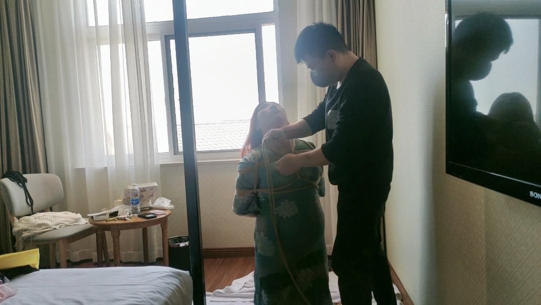 捆绑身材丰满的女群主后续-2