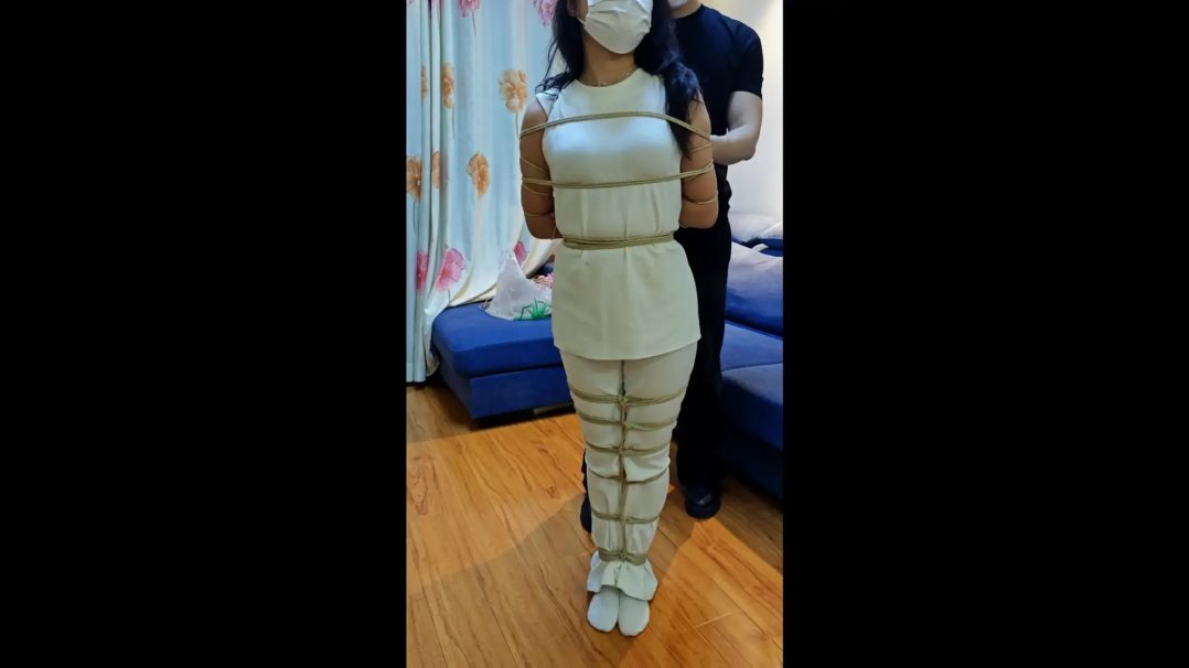 白衣白裤白袜五花并腿挣扎-6