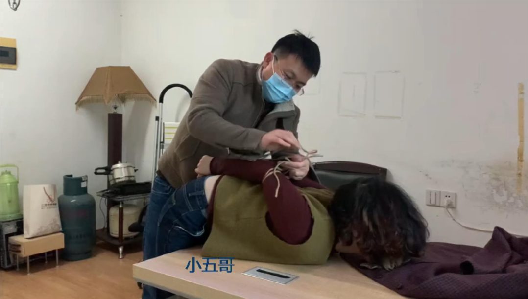 小五入室第一部(丝袜塞嘴,后换成丝巾塞嘴)-2 小五入室第一部(丝袜塞嘴,后换成丝巾塞嘴)-2